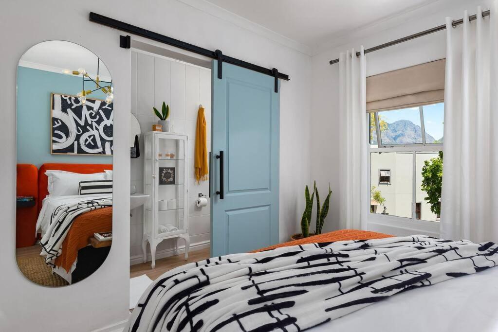 The Tram Stop Apartment *